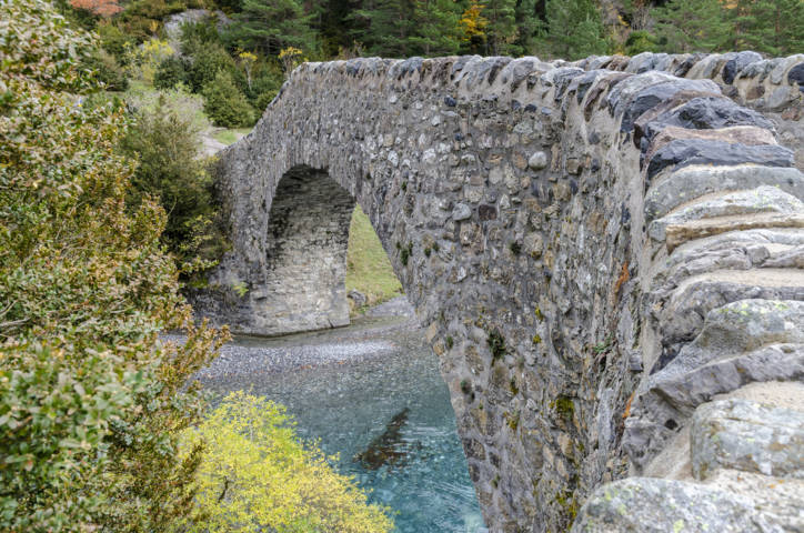 Huesca - valle de Bujaruelo 02 - puente de San Nicolás de Bujaruelo.jpg